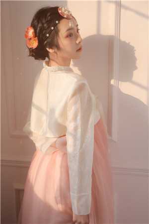 爱如朝露，散若尘风高口碑