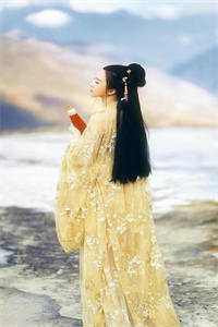 婚礼当天未婚妻助理把戎装换成和服，我反手掏出打火机小说全文免费