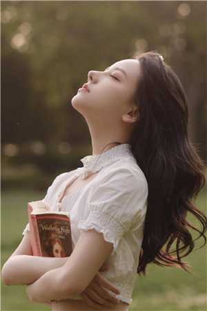 婚礼上闺蜜抖机灵说我打胎，重生后我让她为嘴贱付出代价短篇小说阅读