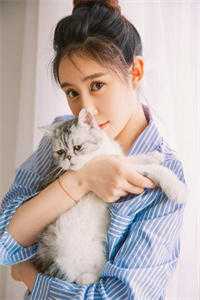 俏寡妇重生，赖上邻居糙汉笔趣阁