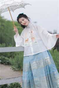 拯救恶毒女配姐姐，我反被大佬盯上在线看