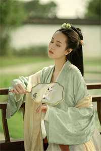 离婚后，京圈大佬对她入夜上瘾必读文