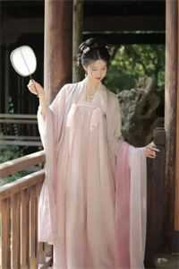 雾起北城忆旧年新上热文