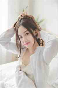 梨枝空映月，不见旧人归连载