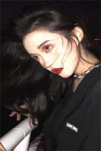 穿成女配后，一生薄情的王爷铁树开花了未删减版